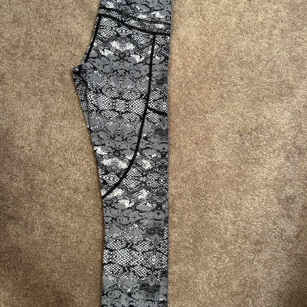 Zyia Cobra Metallic leggings